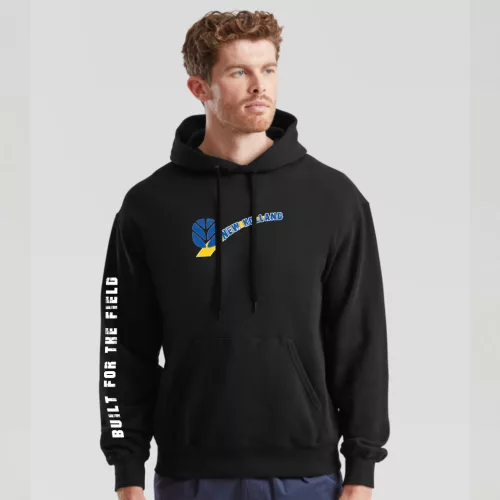 sveter new holland style s klokaním vreckom v čiernej farbe