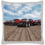 červené traktory v práci šedý bavlnený vankúš