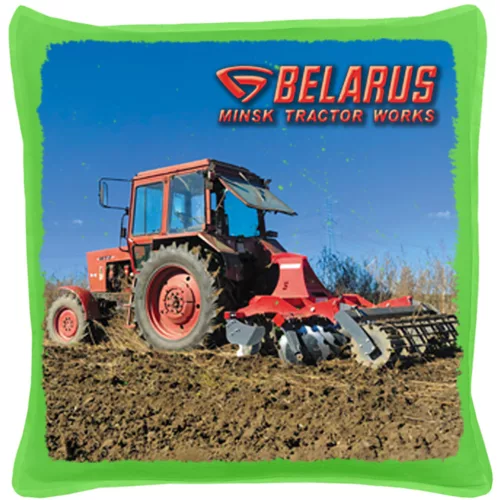 mtz 82 v práci, zelený plátnený vankúš zo zadu