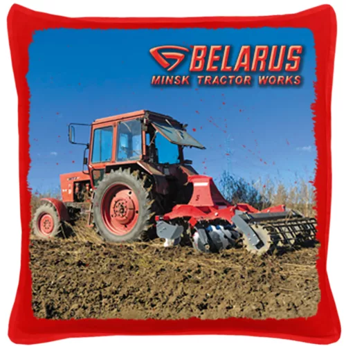 mtz 82 v práci červený bavlnený vankúš zo zadu