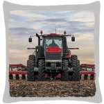 dvojkolesový červený traktor v práci šedý bavlnený plátnený vankúš