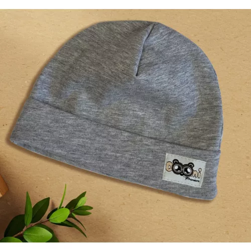 detská čiapočka v svetlo béžovej farbe