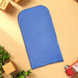svetlomodrá vodotesná podložka na matrac